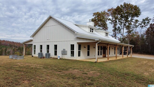 farmhouse inspired home featuring a storage shed, a front yard, and a porch