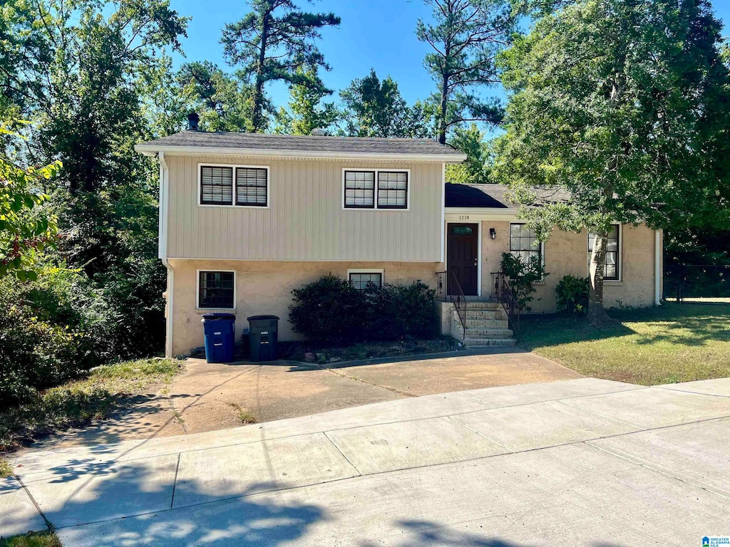 split level home with a front yard