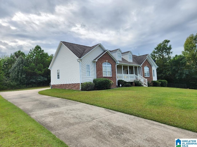 view of front of property with a front lawn and a porch