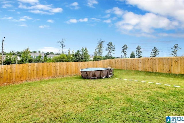 view of yard featuring a fenced in pool