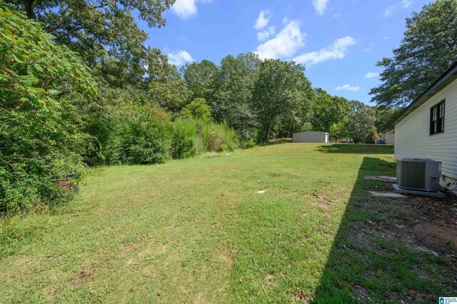 view of front of house featuring a front lawn and a porch