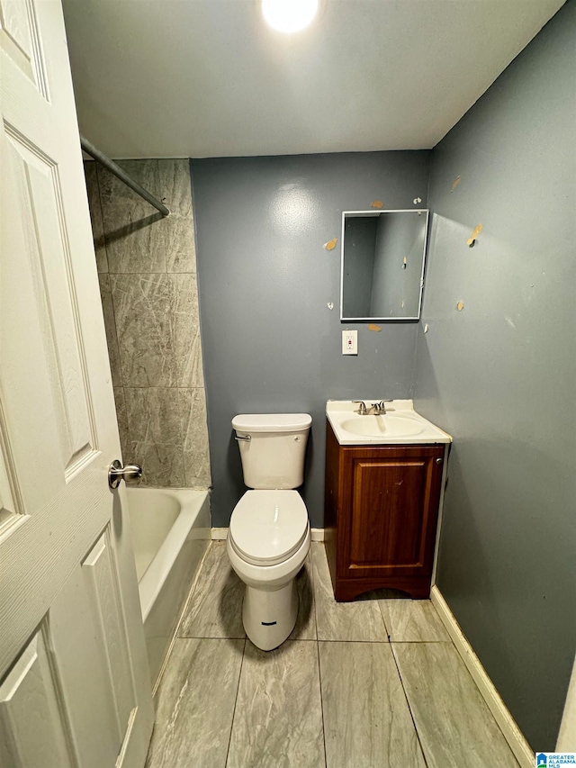 full bathroom featuring tiled shower / bath combo, vanity, and toilet