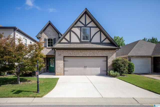 view of front of home featuring a front yard