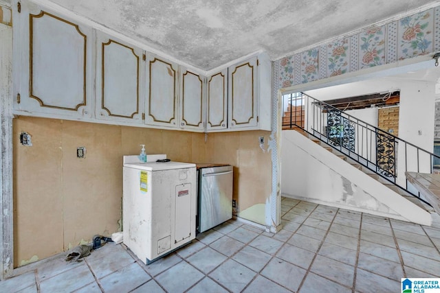 laundry room featuring ornamental molding