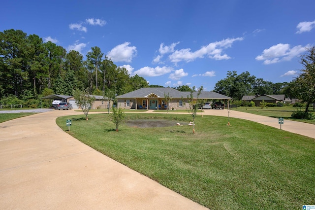 view of front of house featuring a front yard