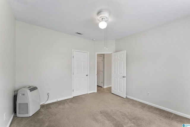 unfurnished room with carpet floors and ceiling fan