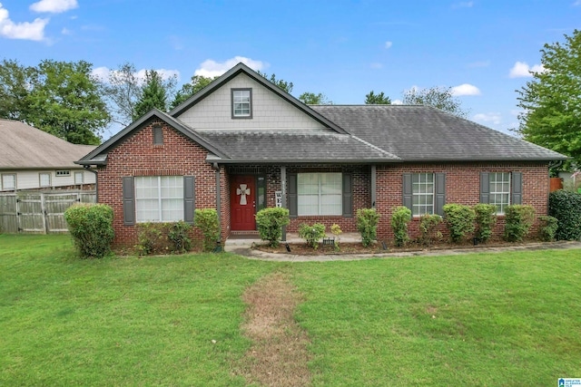 view of front of property featuring a front yard