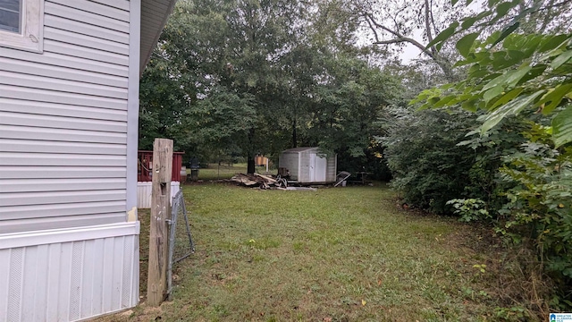 view of yard with a shed