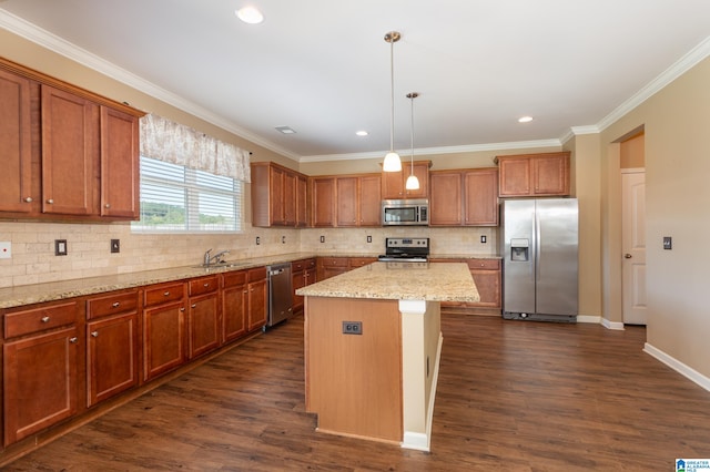 kitchen featuring stainless steel appliances, dark wood-type flooring, decorative light fixtures, and a kitchen island