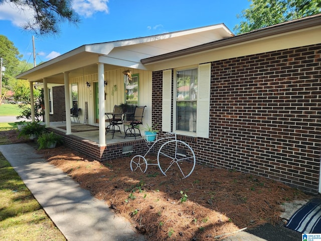 doorway to property with covered porch