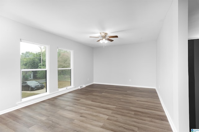 unfurnished room with wood-type flooring and ceiling fan