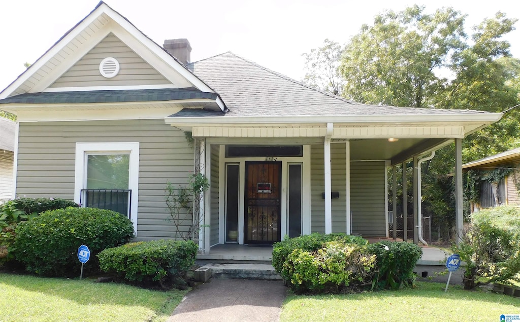 view of front of house featuring a front lawn and covered porch