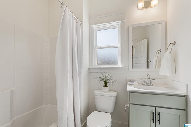 full bathroom with shower / bath combination with curtain, vanity, and toilet