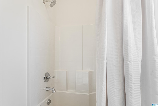 bathroom with shower / bath combo