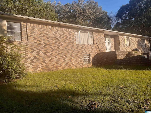 view of side of property featuring a yard