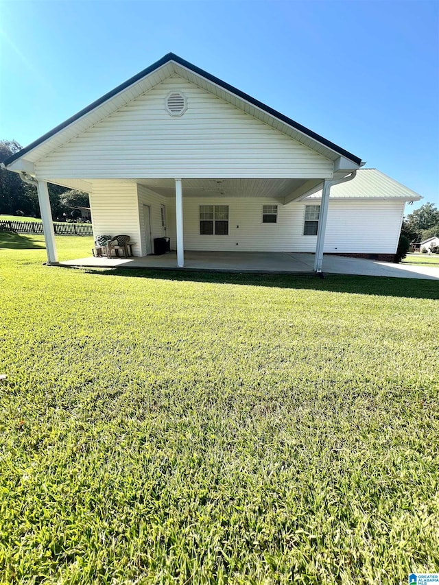 view of front of house featuring a front yard and a patio area