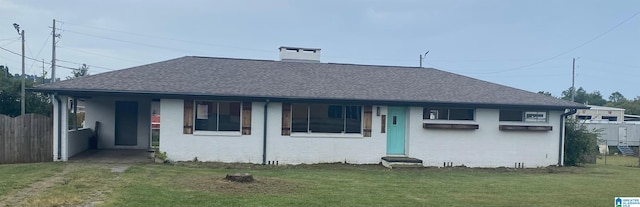 view of front facade featuring a front yard