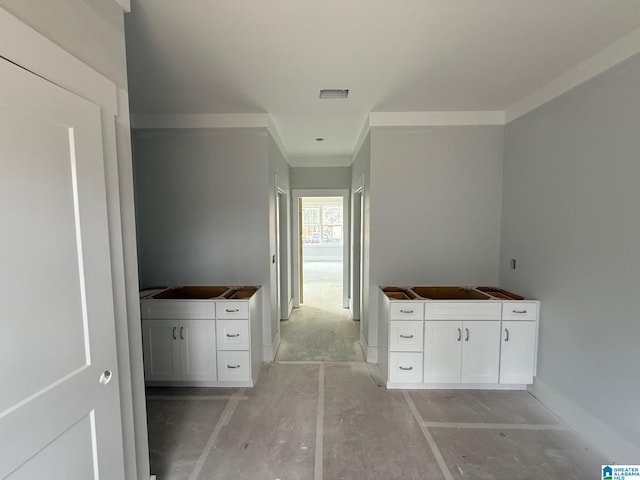 bathroom with visible vents and crown molding