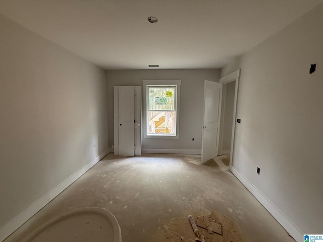 spare room featuring visible vents and baseboards