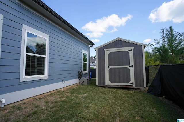 view of outdoor structure featuring a yard