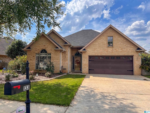 view of front of property with a front yard