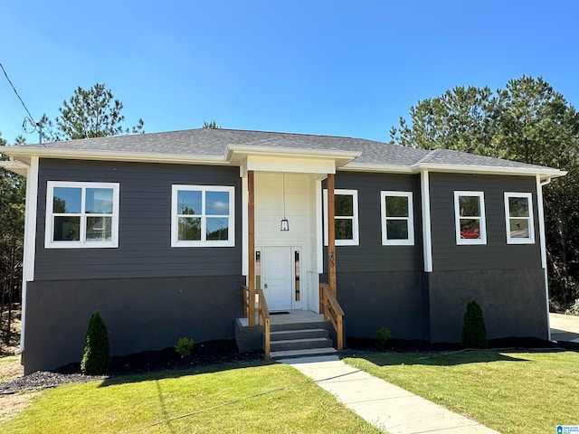 view of front facade with a front lawn