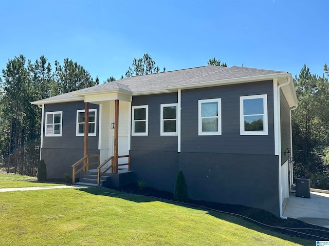 view of front of property with a front lawn