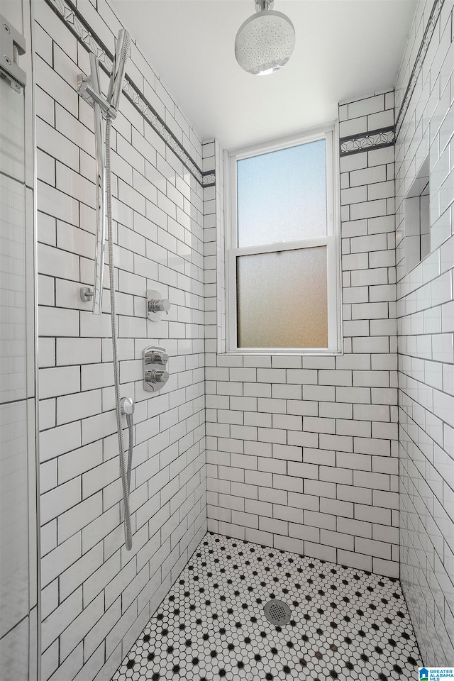 bathroom featuring a tile shower