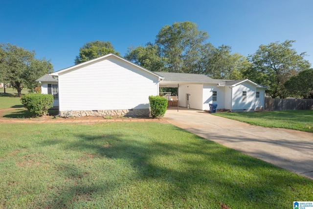 single story home featuring a front yard