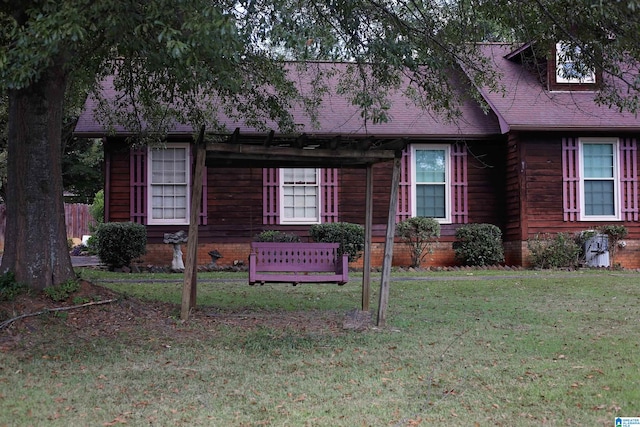 view of front of property with a front lawn