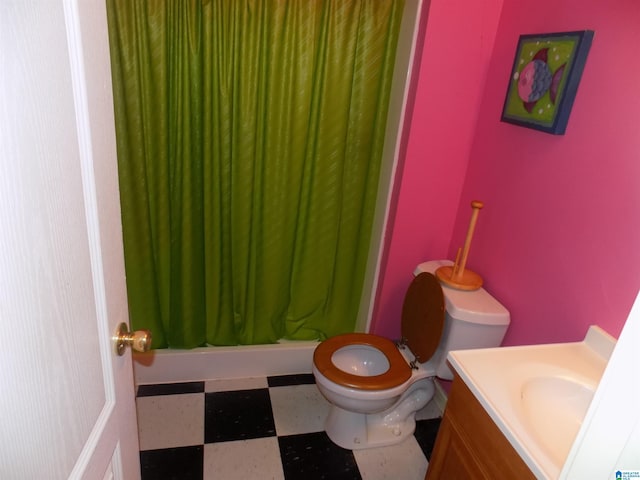 bathroom with vanity, toilet, and a shower with shower curtain