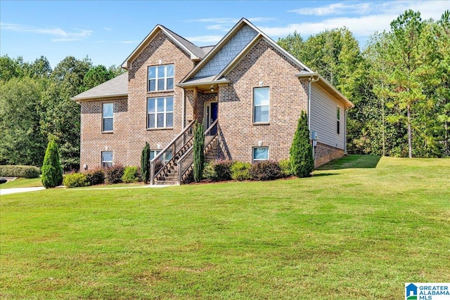 view of front of property featuring a front yard