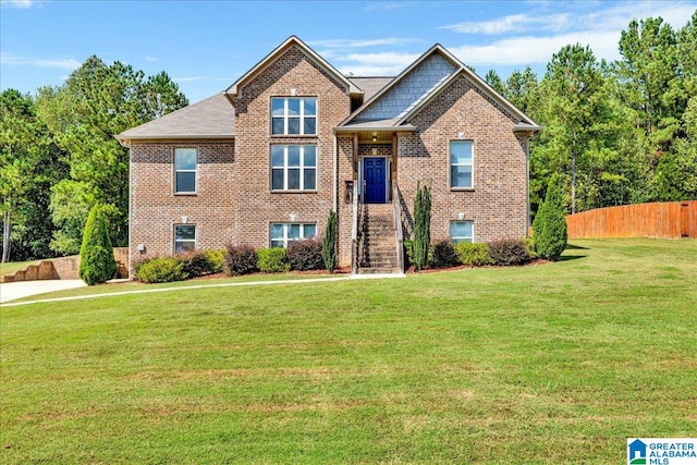 view of front of house featuring a front lawn