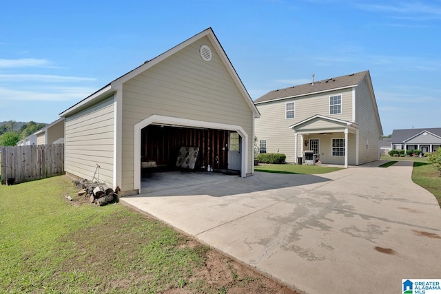 view of front facade with a front lawn