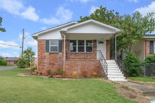 view of front of home featuring a front yard