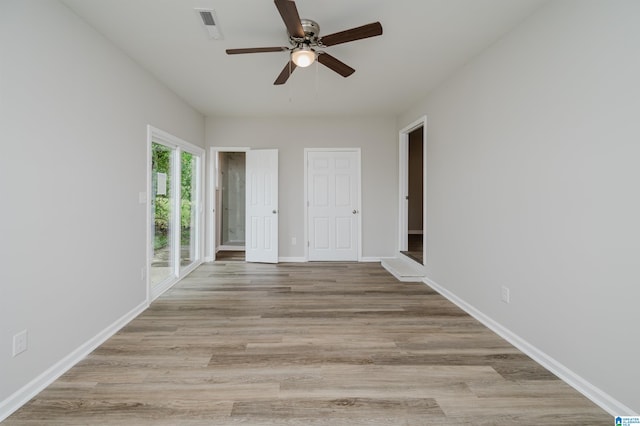 unfurnished room featuring light wood-type flooring and ceiling fan