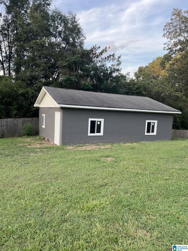 view of outdoor structure with a yard