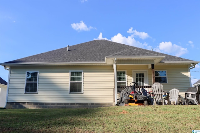 back of house featuring a yard