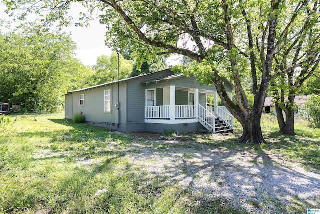 view of front of property with a porch and a front lawn