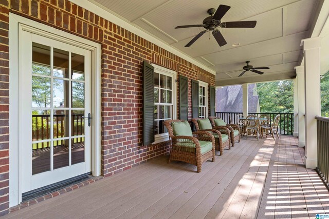 deck with ceiling fan