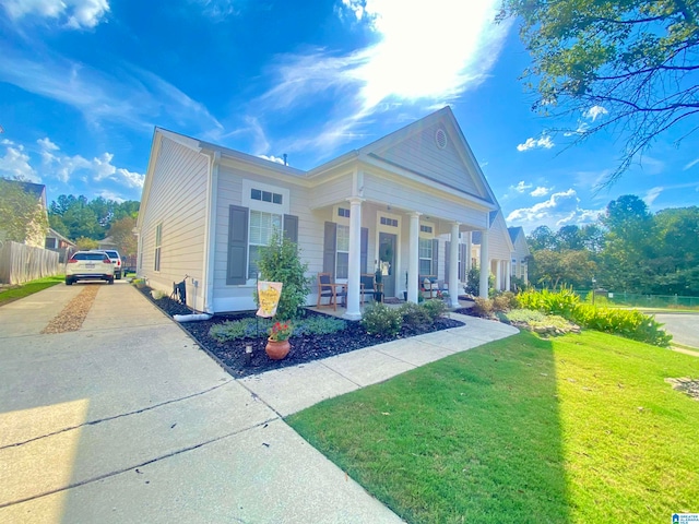 view of front facade with a porch and a front yard