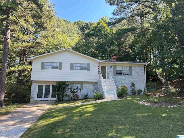 view of front of property with a front lawn