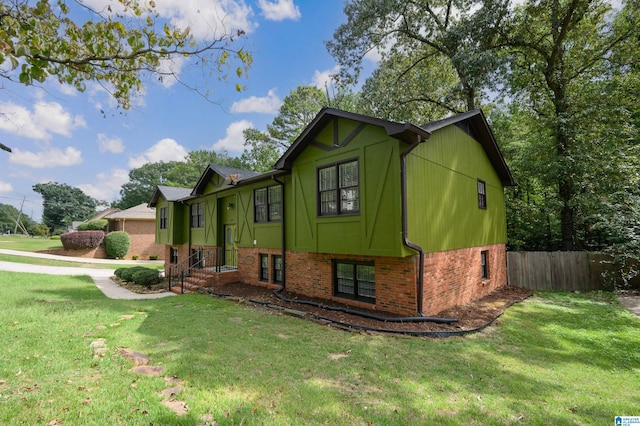 view of side of property featuring a lawn