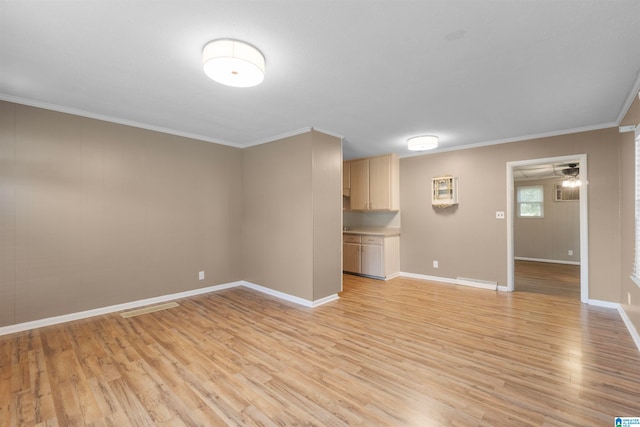 unfurnished room featuring ceiling fan, light hardwood / wood-style flooring, and crown molding