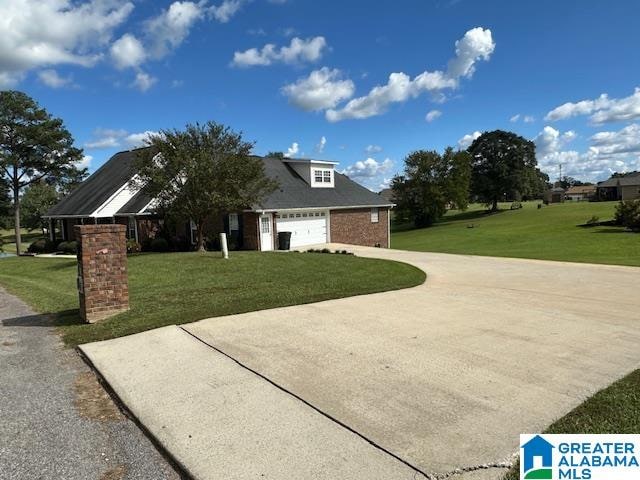 view of front of property with a front lawn