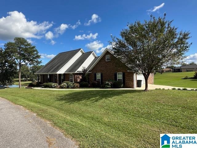 view of front of home with a front lawn