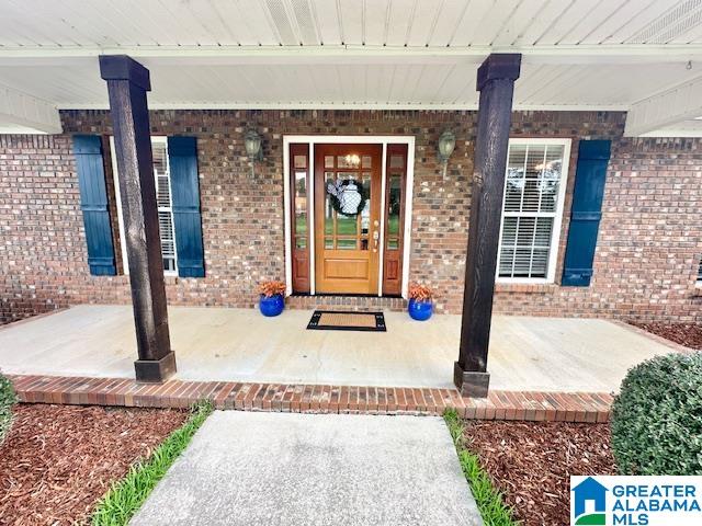 property entrance featuring a porch