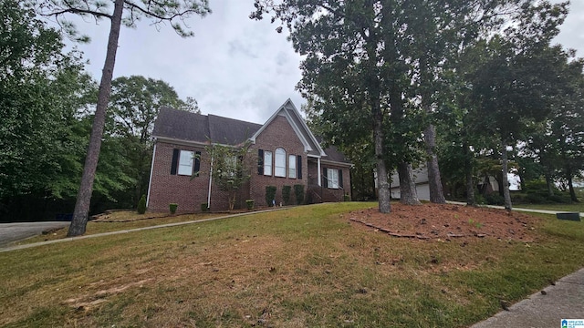 view of front of house with a front lawn