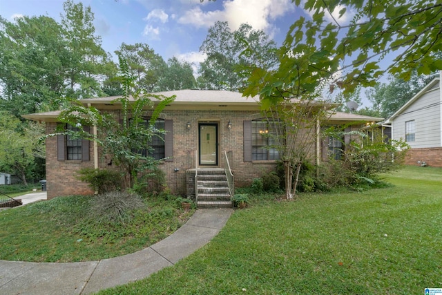 view of front of house featuring a front yard