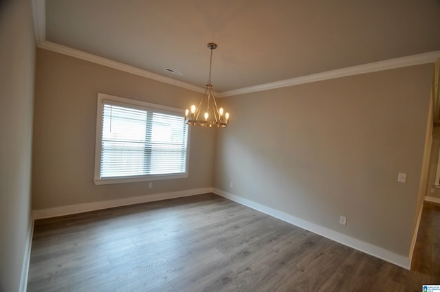 empty room with wood-type flooring, a notable chandelier, and ornamental molding